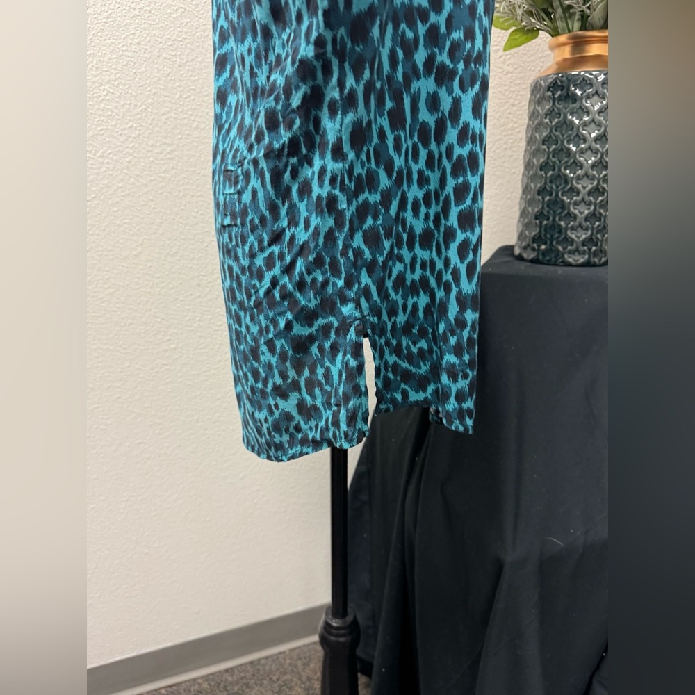 Chico's Fashionista Teal and Black Button-Down Long Sleeve Shirt Size 1 (Medium) - Picture 3 of 10